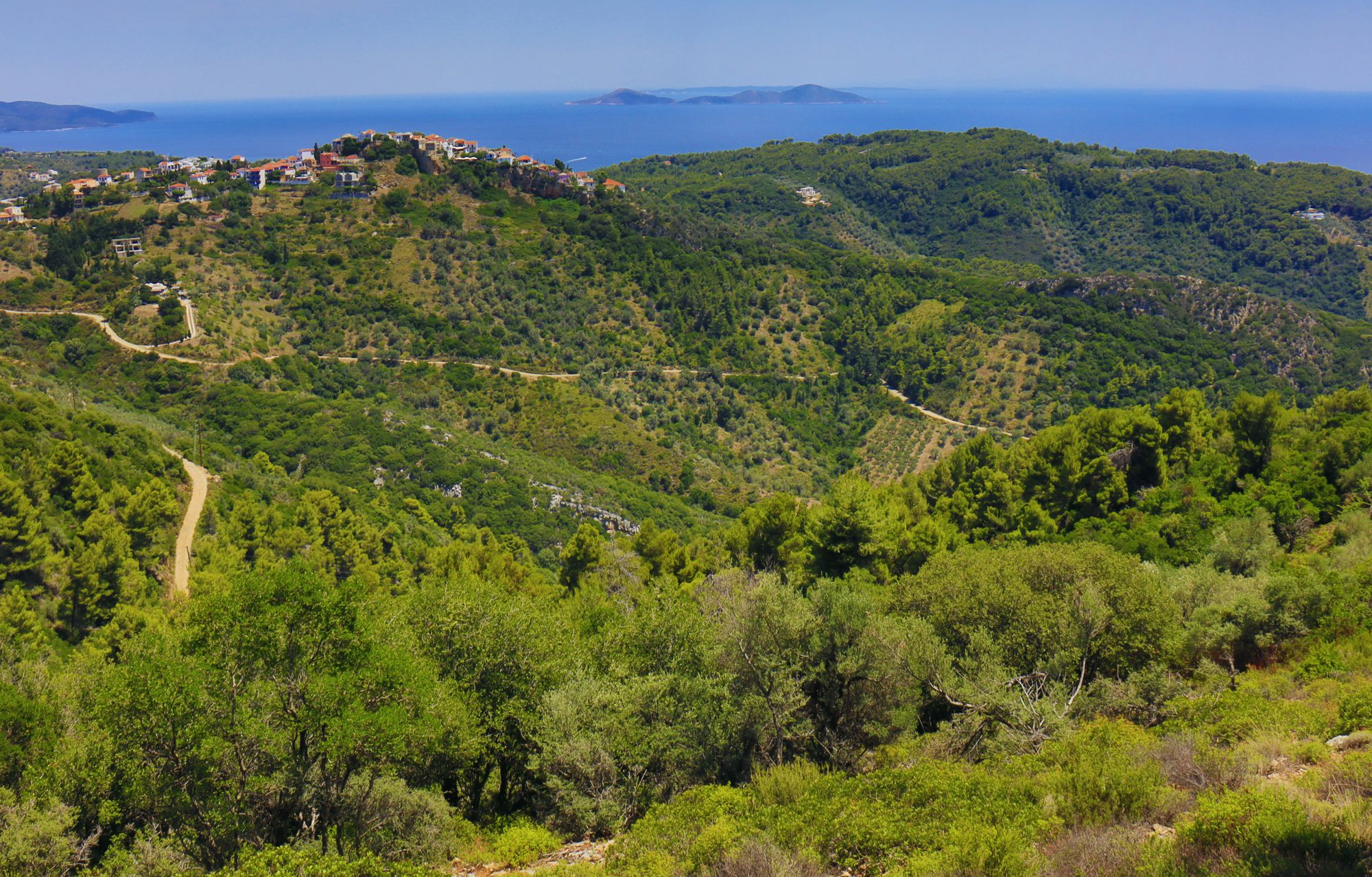 Αλόννησος topoguide: Χαρακτηριστική εικόνα του αναγλύφου και της βλάστησης