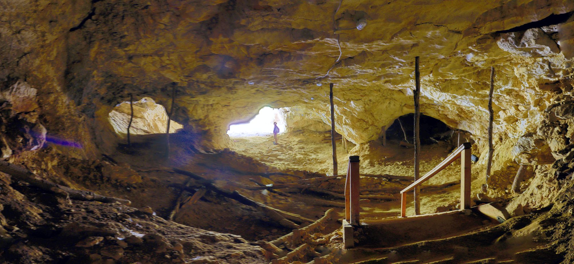 Prespa trails, Vrodero-Agathoto: Τhe cave of the DSE hospital