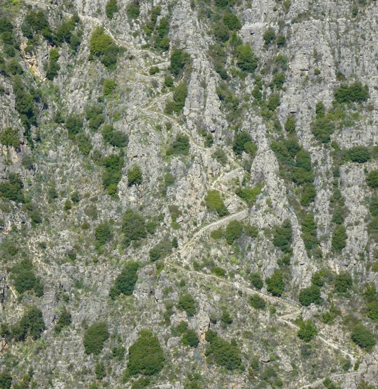 Μάνη-Καρδαμύλη: Η πετρόχτιστη σκάλα των Τσερίων