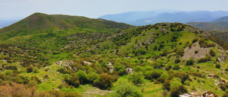 Ορεινά οροπέδια και λεκάνες γύρω από την Ιερή Κορυφή