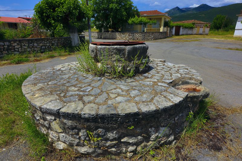 Κυπαρίσσια: Παλιό πηγάδι των Κυπαρισσιών