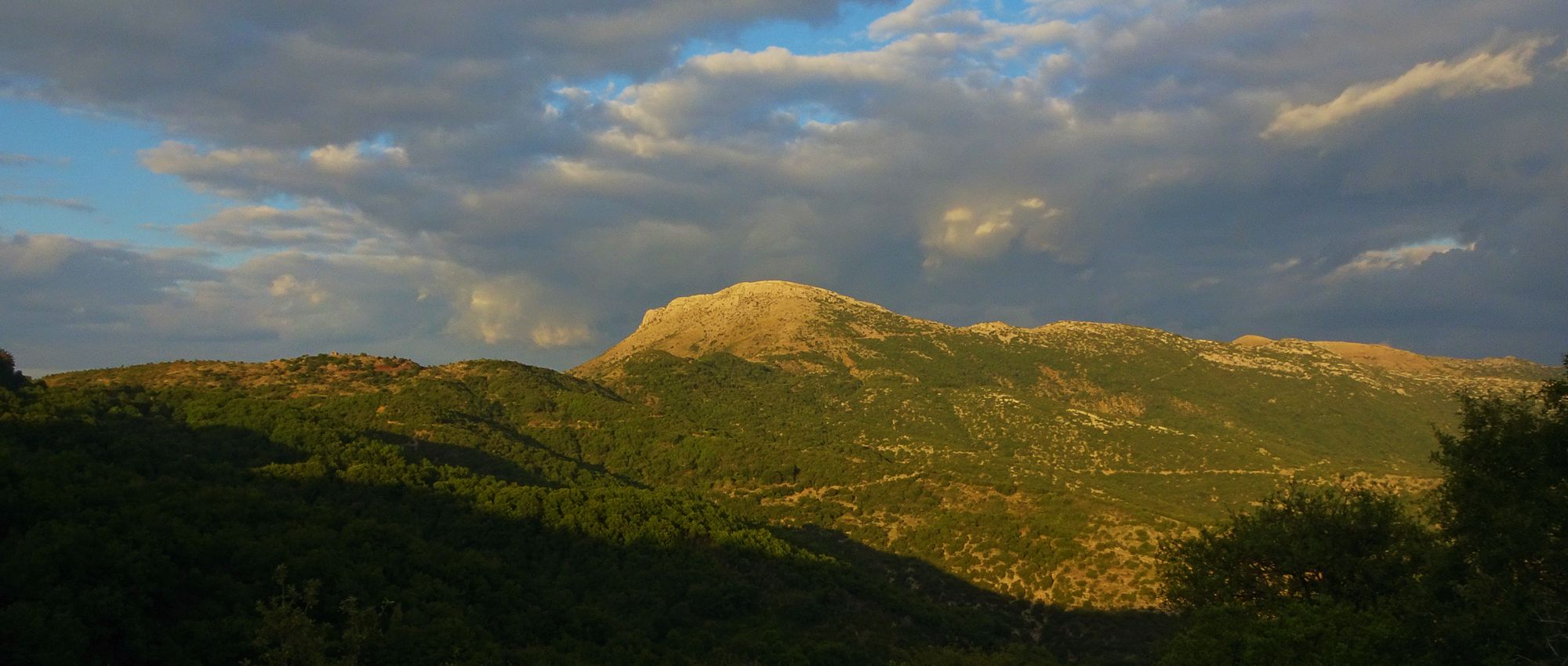 Τα χωριά της Οιχαλίας: τα χωριά Σκληρός, Αμπελιώνα, Άγιος Σώστης, Νέδα, Μαρίνα, Πέτρα και Κακαλέτρι ζουν κάτω από την εποπτεία των κορυφών του Λύκαιου όρους