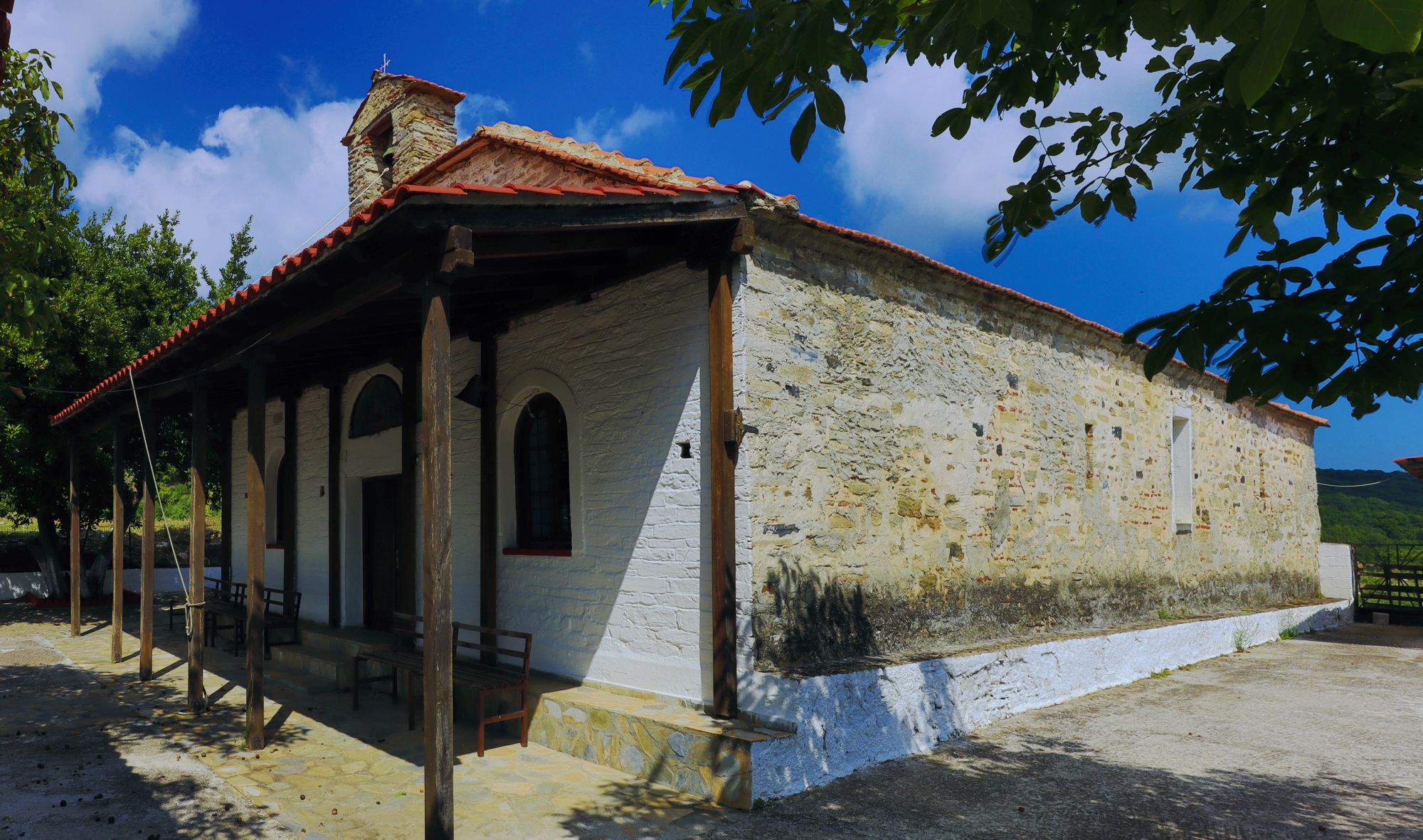 Τα μοναστήρια του Πηλίου: Το καθολικό της μονής Καμπάνας